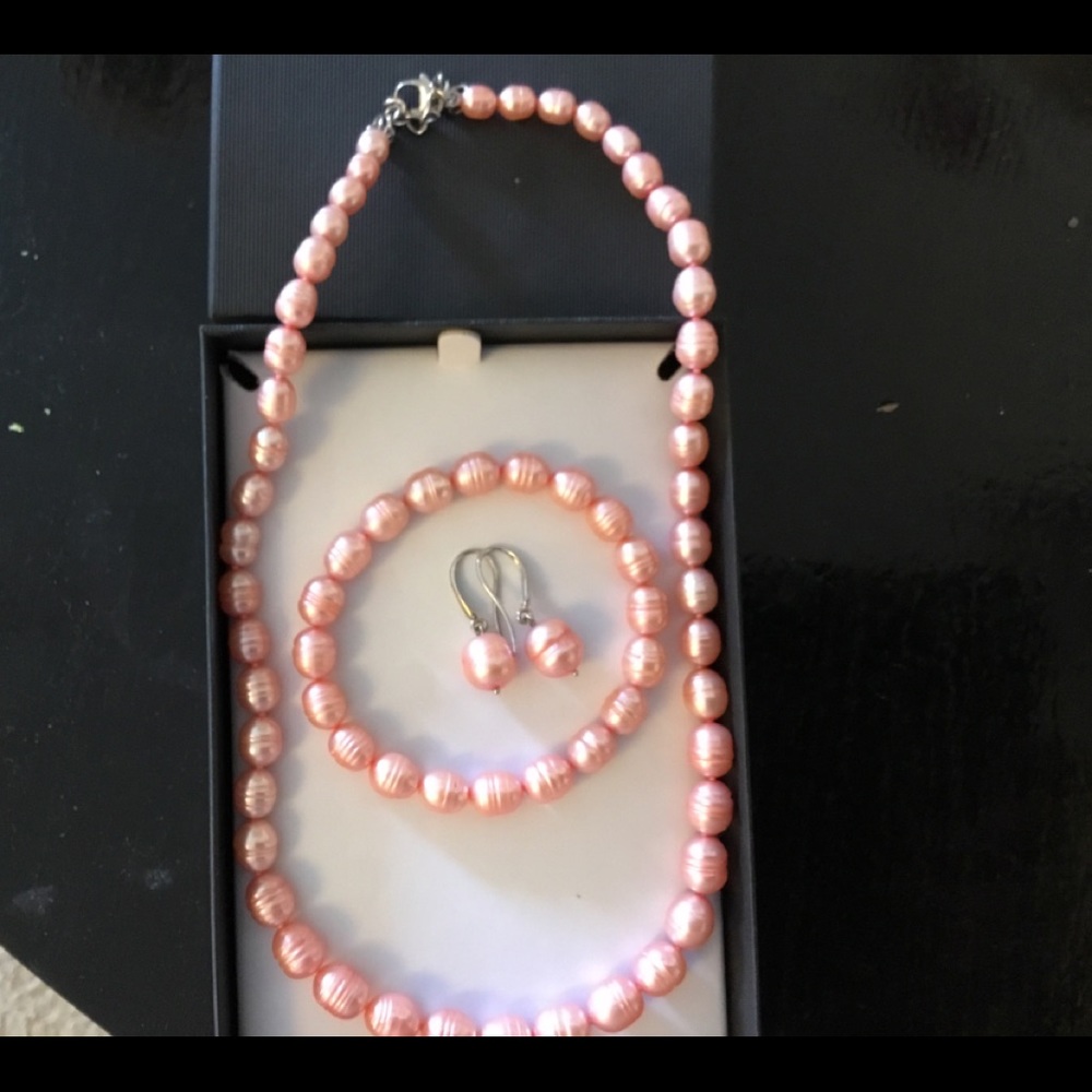 Honora Necklace, Bracelet & Earrings Pearl Set